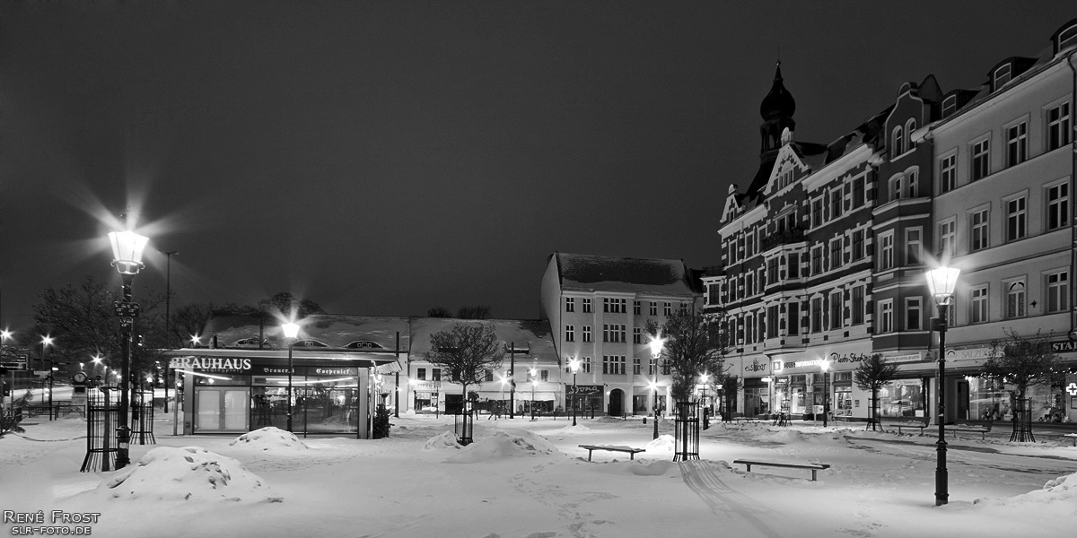 Schlossplatz der Köpenicker Altstadt in einer Winternacht