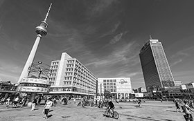 Alexanderplatz mit Fernsehturm und Weltzeituhr - 6775