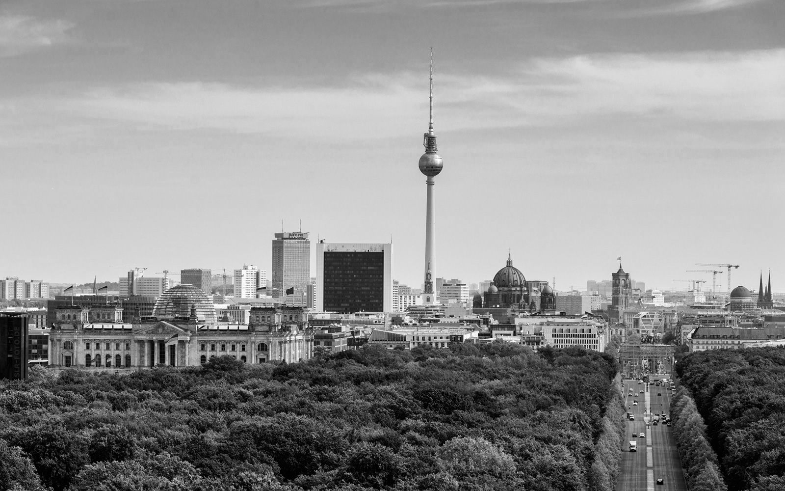 Berlin-Mitte Skyline (s/w)- Luftaufnahme