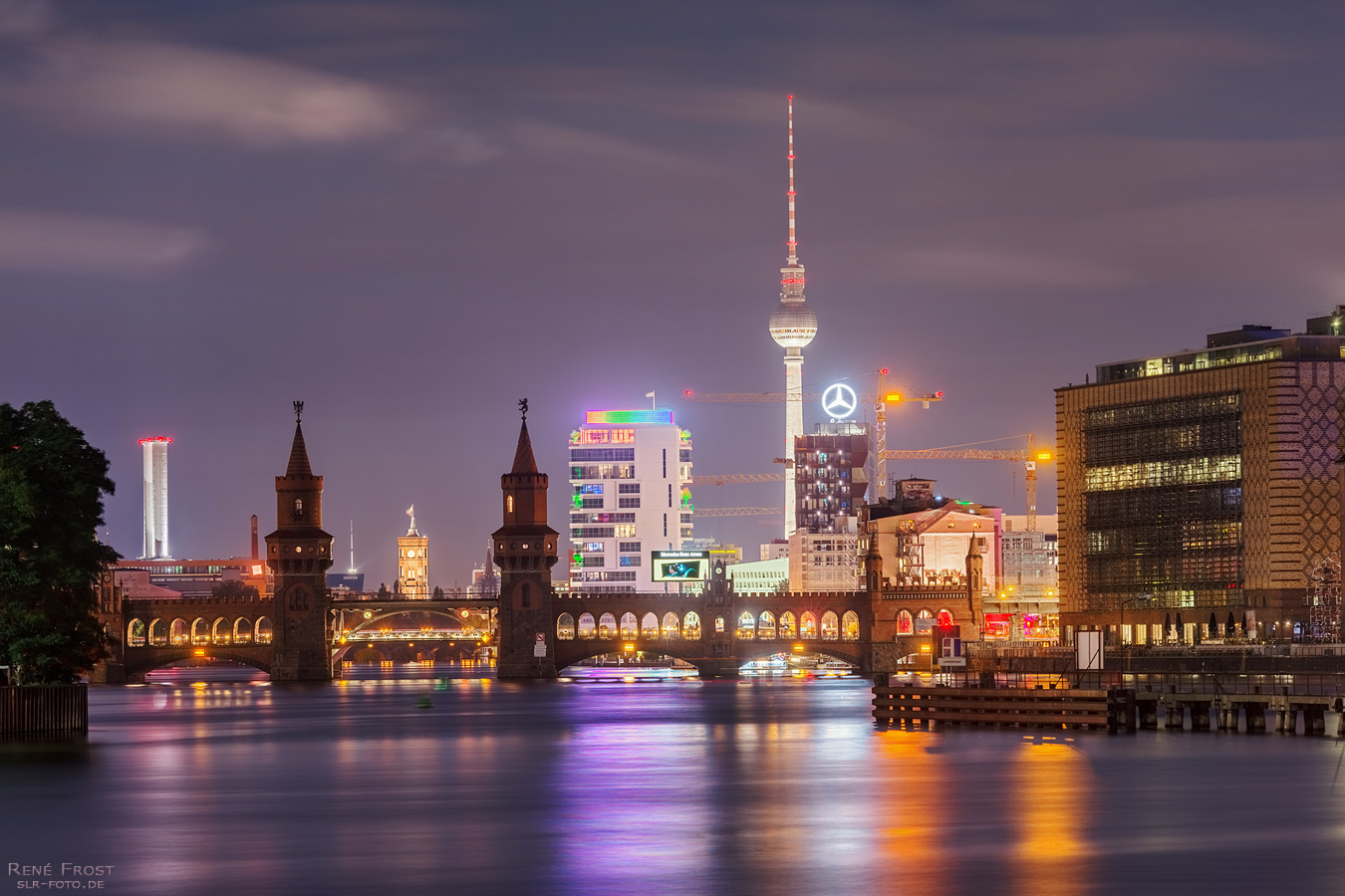 Berlin - Skyline bei Nacht mit Oberbaumbrücke