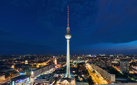 Berliner Fernsehturm - Panorama bei Nacht