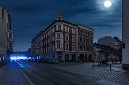 Altstadt Köpenick in einer Vollmondnacht ohne Straßenbeleuchtung