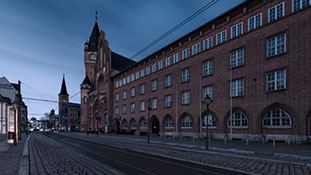 Rathaus in Alt-Köpenick bei Nacht ohne Straßenbeleuchtung (Stromausfall)