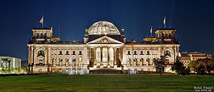 Nachtaufnahme des Berliner Reichstags